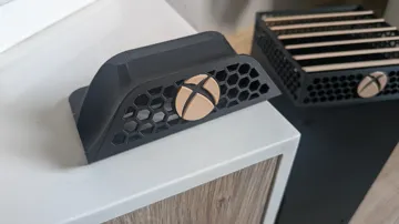 Caja o estuche: Xbox X Series Controller Stand — vista de referencia 4