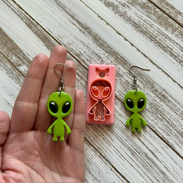 Alien Polymer Clay Earring Cutter view 2
