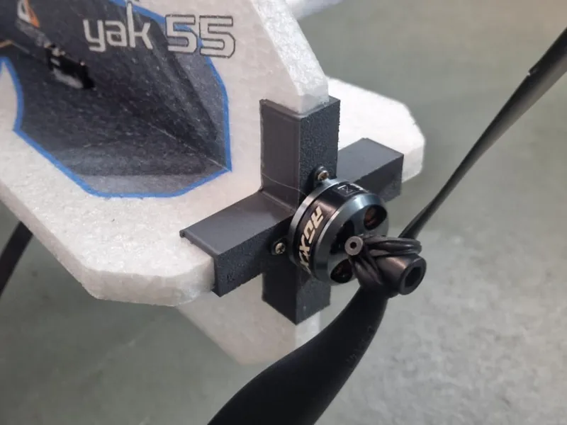 Propeller-/Motorhalter für Hallenflieger