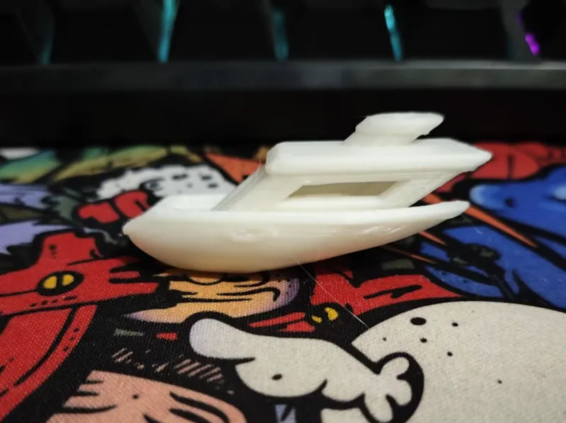 漂移的小船  A drifting boat