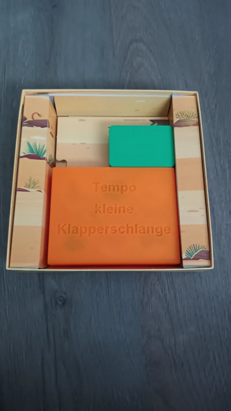 Tempo kleine Klapperschlange Kartenbox und Schatulle für die Spielfiguren