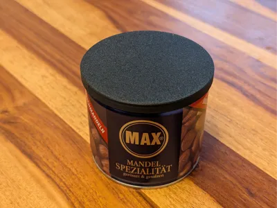 Customizable can lid with optional magnets