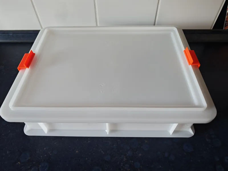 Pizza dough box clip