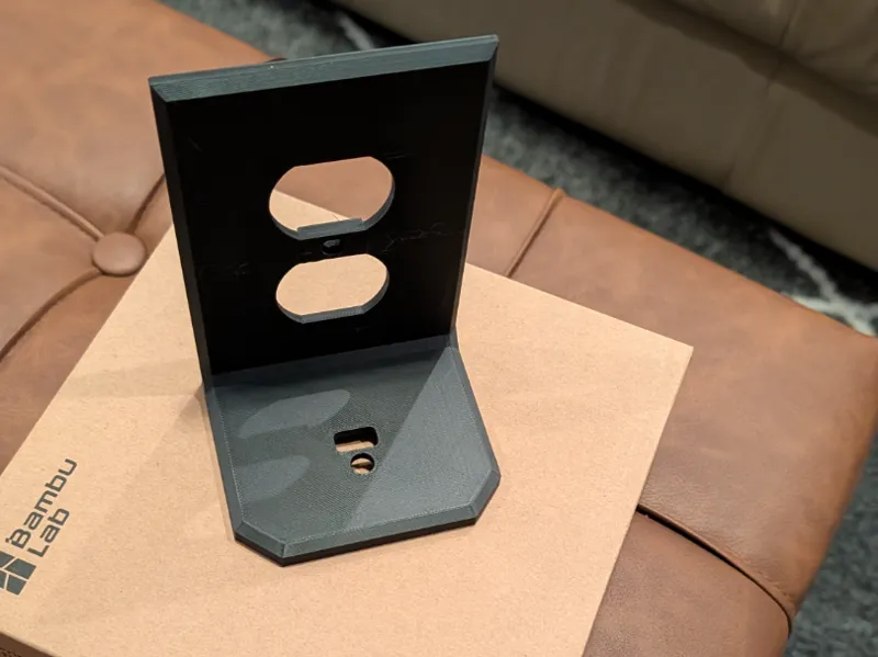 Wyze Cam Pan v3 outlet mount