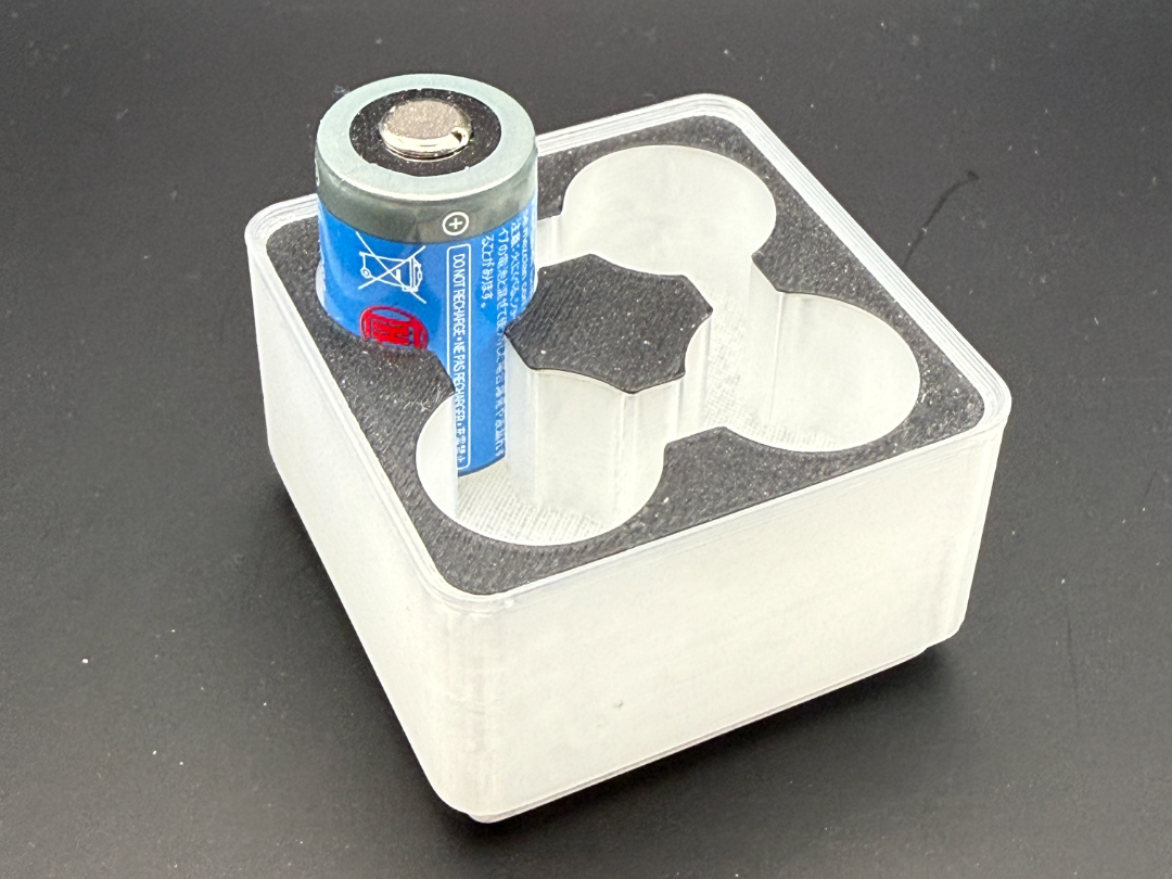Gridfinity Bin 1x1 – CR2 Battery Holder