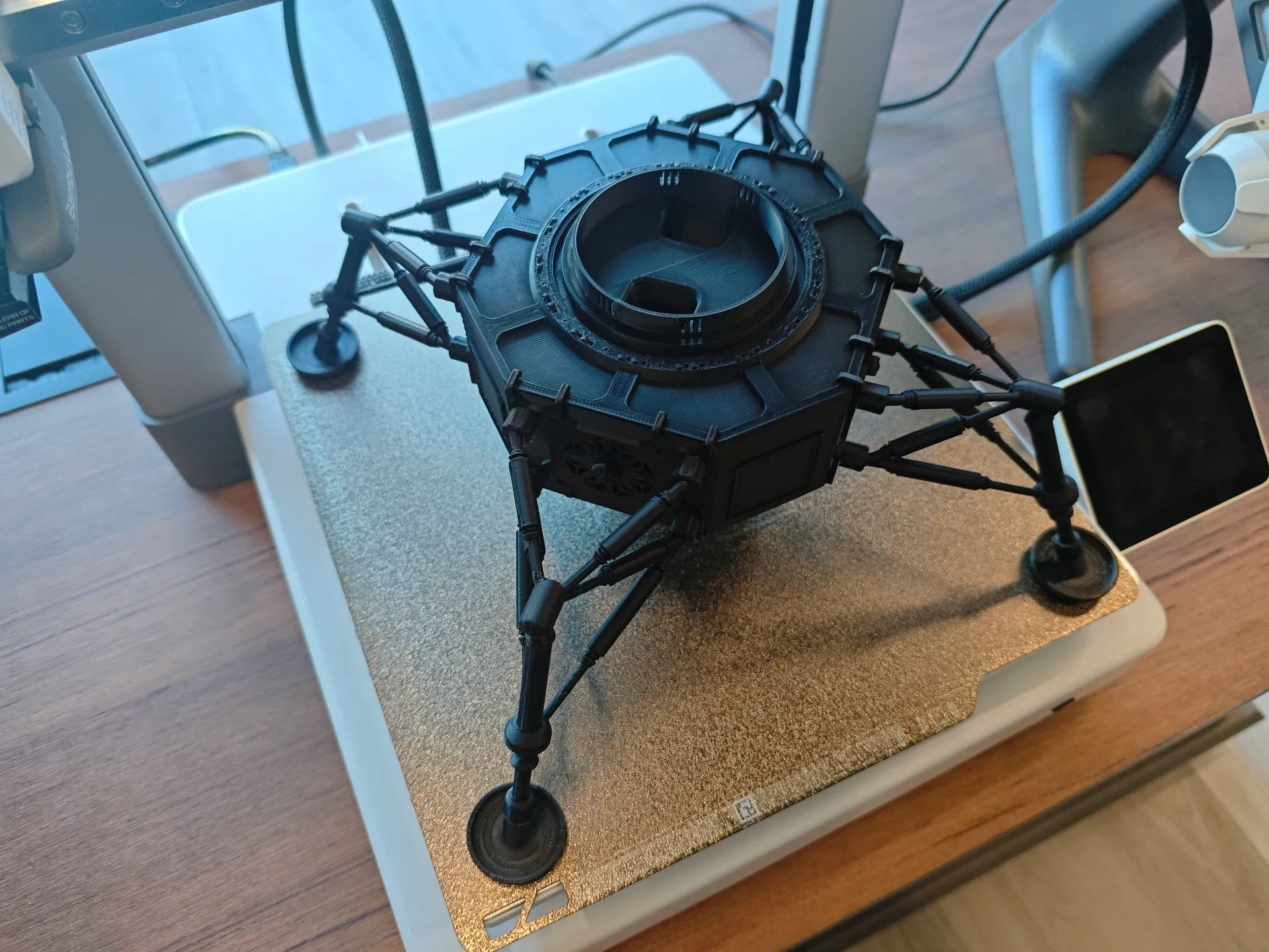 Miniatura 3 do modelo 3D 太空着陆器-适配mh001 LED灯底座