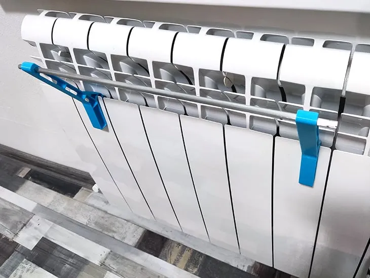 Hooks for drying on radiators by mishkin2 - MakerWorld