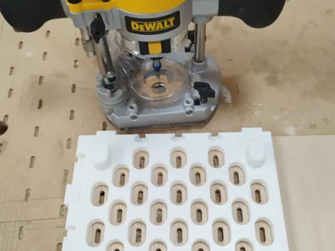 Letrero o emblema decorativo: Gabarit SKADIS pour défonceuse - router — referencia de MakerWorld