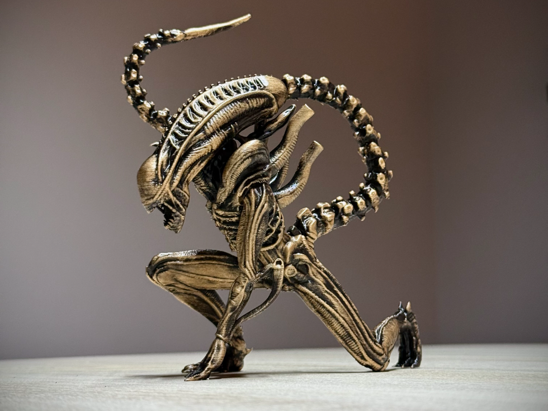 Crawling Xenomorph (Alien) Statue !