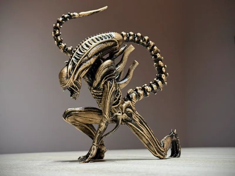 Crawling Xenomorph (Alien) Statue !