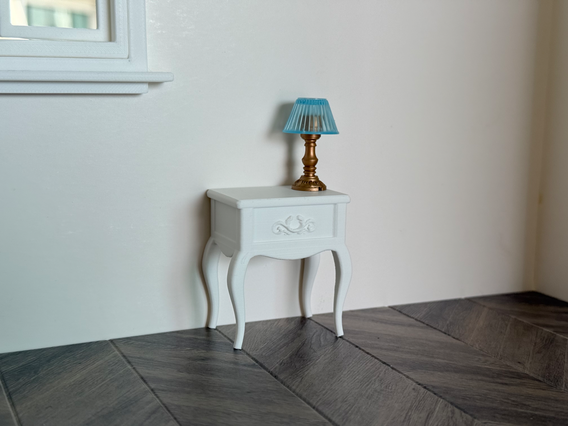 Curve Leg Bedside Table for Dollhouse Miniature