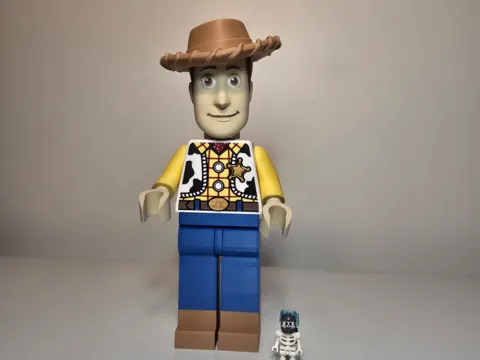 Clip o pieza de sujeción: Brick Woody Toy Story 500% — referencia de MakerWorld