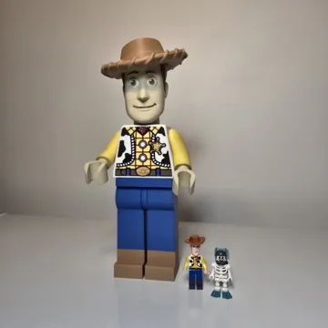 Clip o pieza de sujeción: Brick Woody Toy Story 500% — vista de referencia 4
