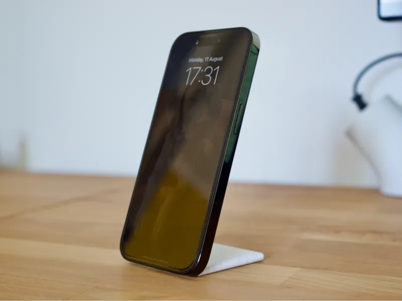 'Invisible' minimal iPhone Magsafe stand - v2