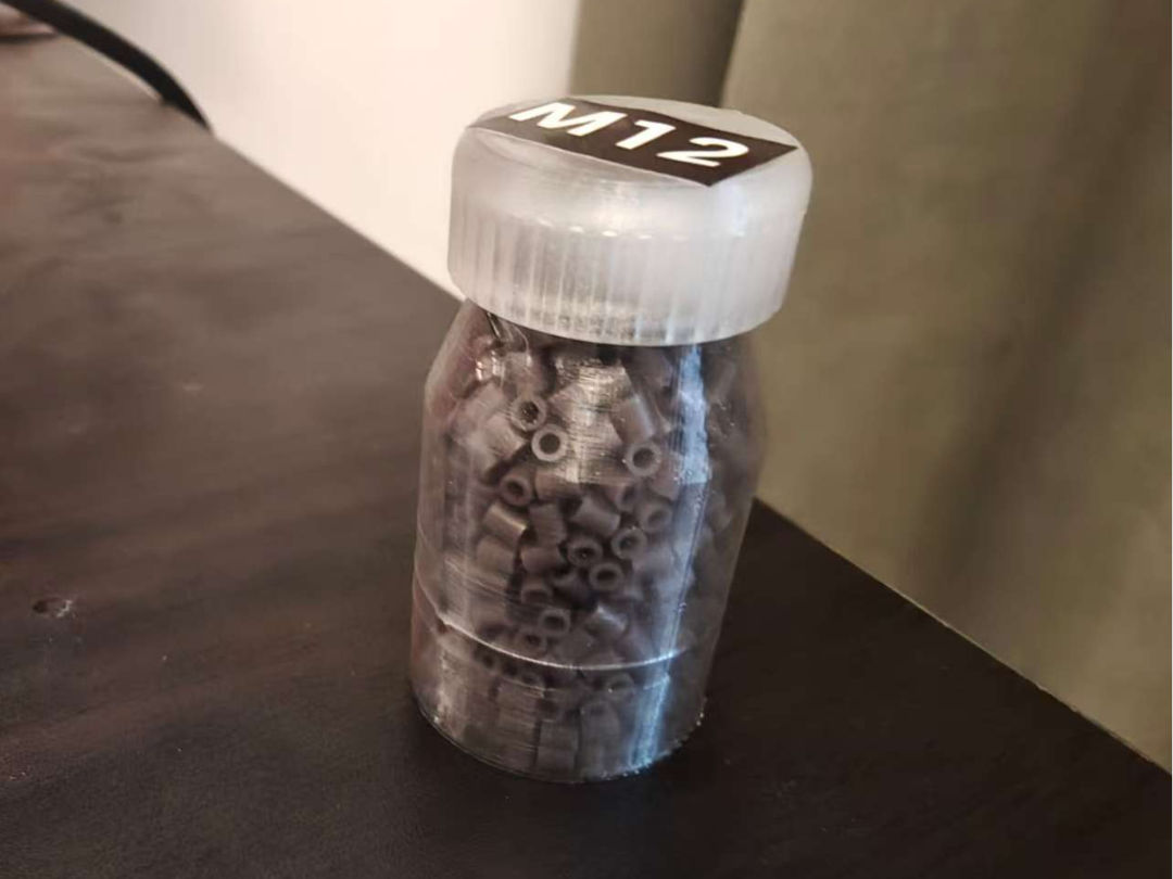 Miniatura 1 do modelo 3D 适合装拼豆的透明小瓶子