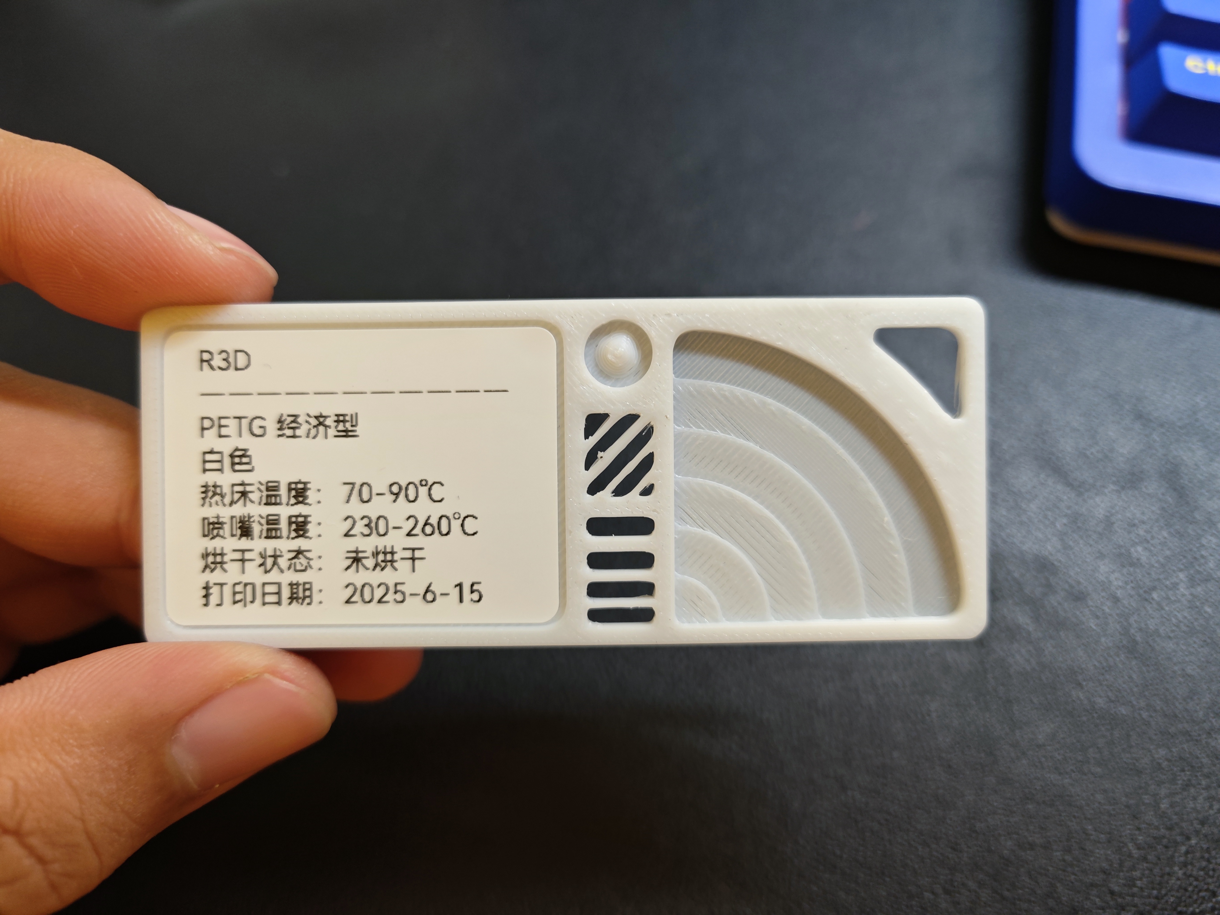 Miniatura 1 do modelo 3D 新手必打！耗材测试色卡，薄壁、搭桥、透明度、锥体，搭配40*30标签