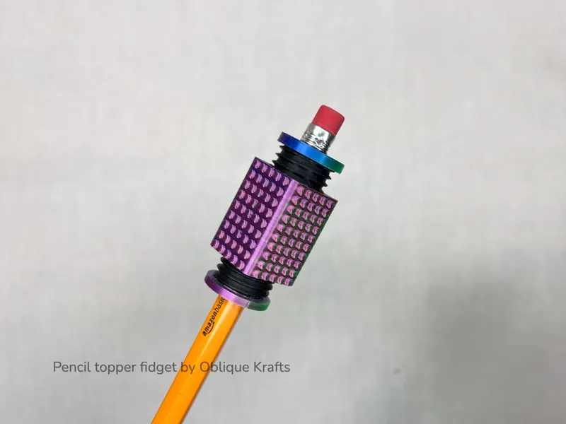 Pencil topper threaded fidget