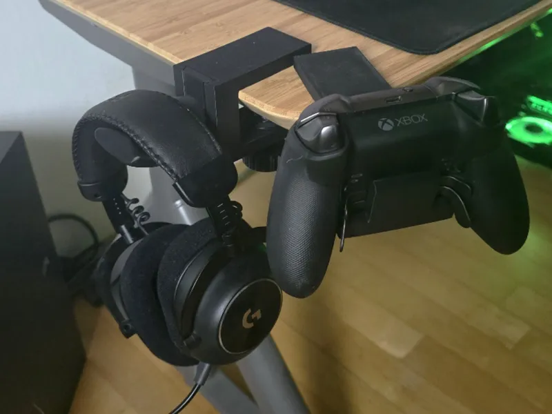 Parametric Headset/XBoxController Holder DeskClamp