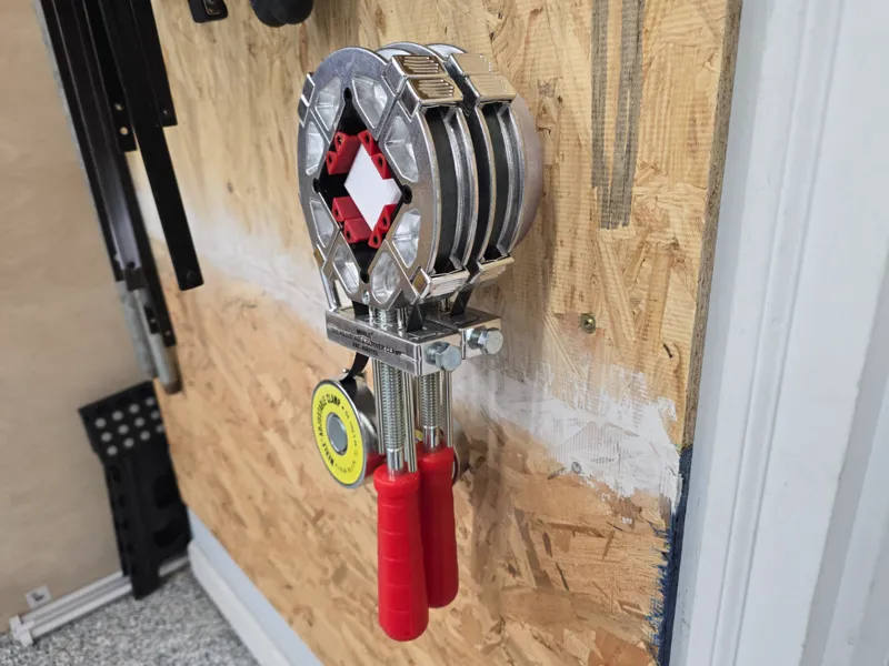 Merle Corner Clamp Holder