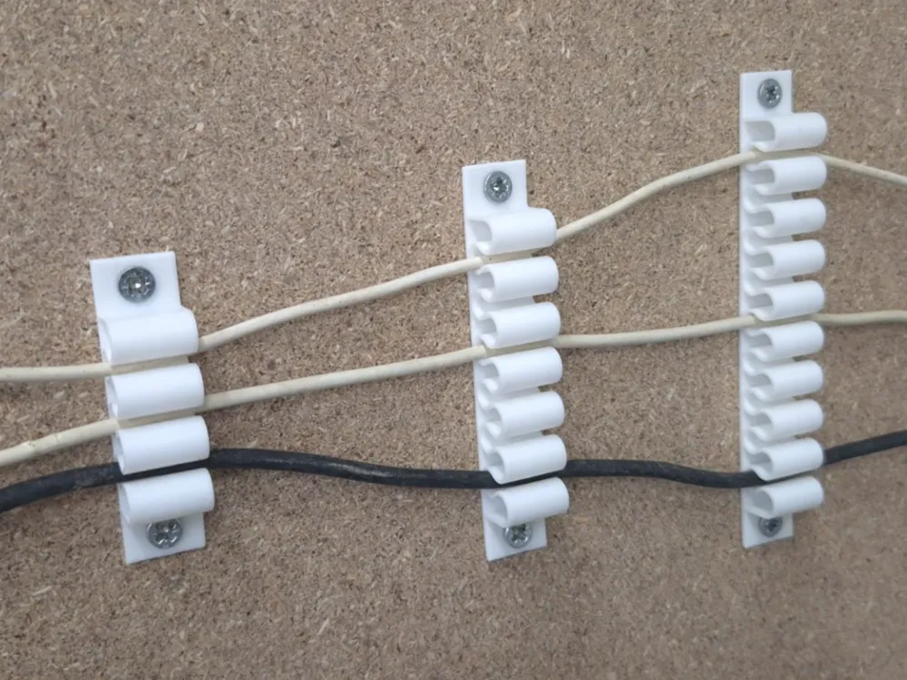 Soporte: Universal cable holders, screw mount. Referencia del modelo original.