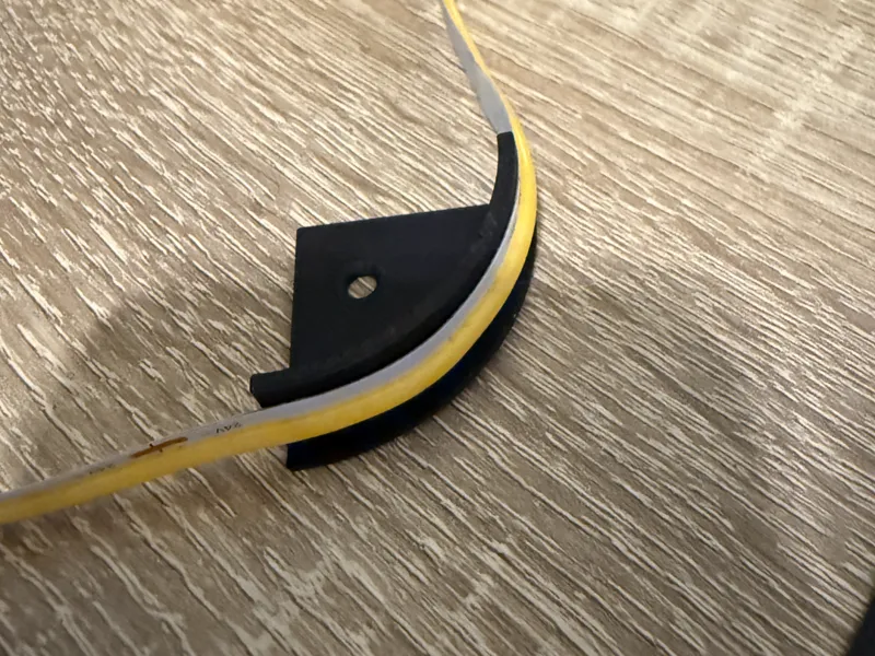 Led strip 90 degree outward facing curve