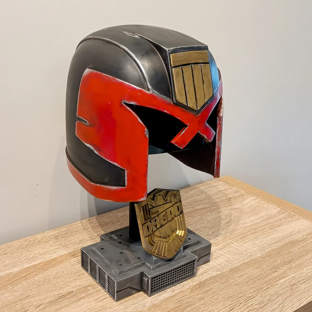 DREDD 2012 Helmet & Badge Display Stand by ASTDrones MakerWorld ...