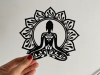 Figurine méditative dans une fleur de lotus — photo 1