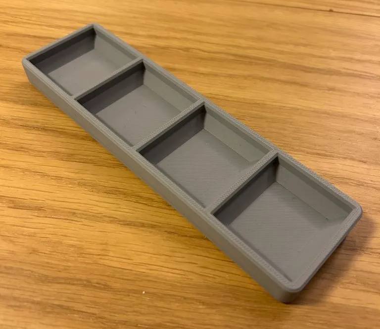 Parts tray chamfered w/magnet support 175x50 mm