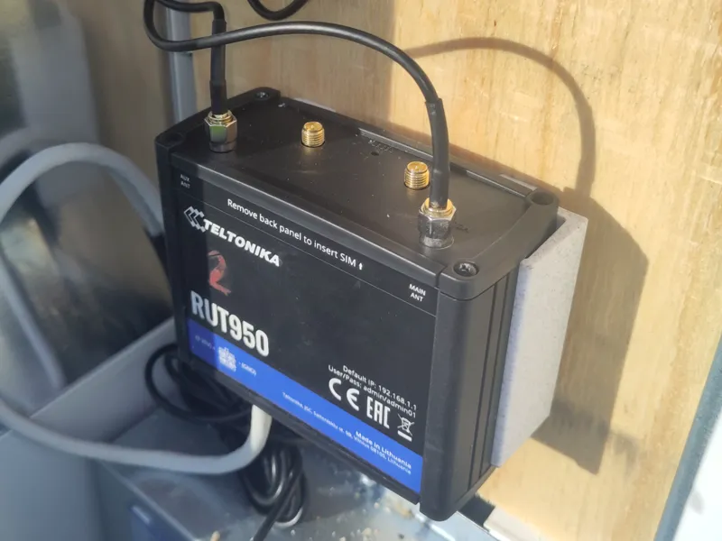 Teltonika RUT 950 / 9XX mount
