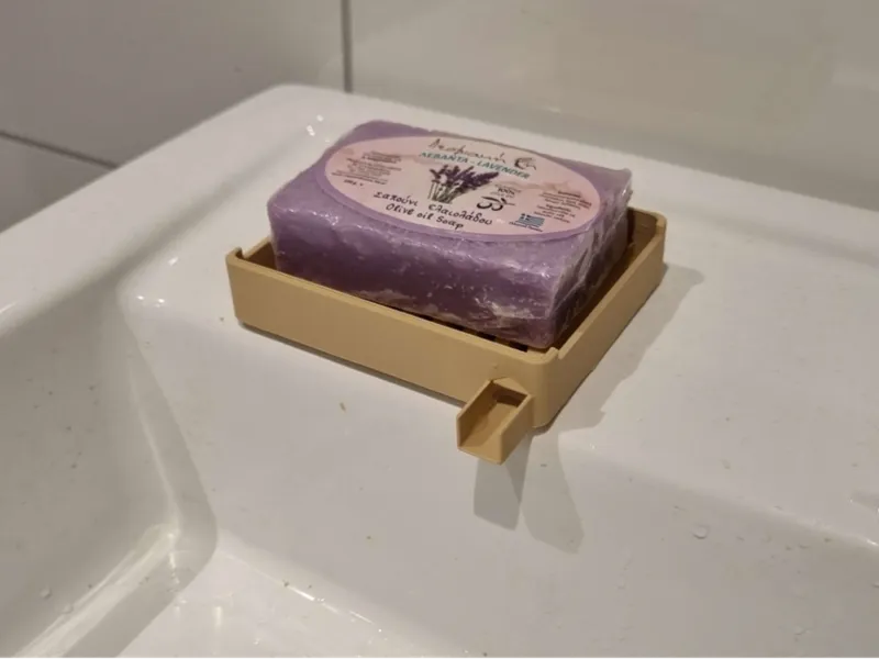 Soap dish with self draining