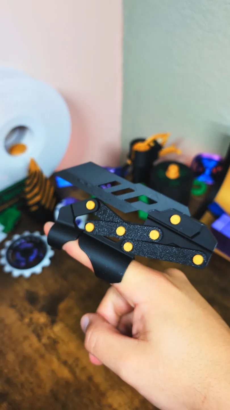 Extendable Finger Mantis Claws view 3