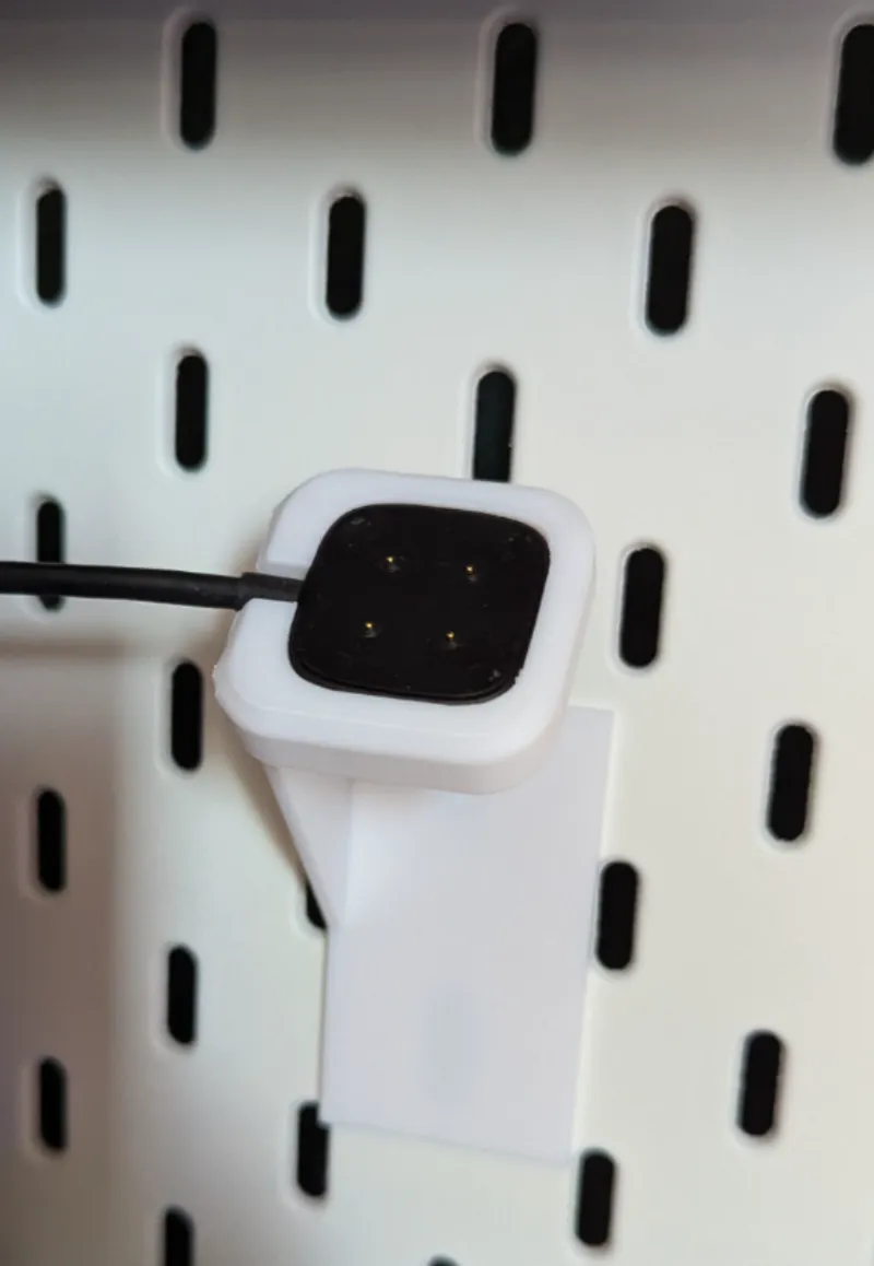 Fitbit Versa 3 Skadis mount