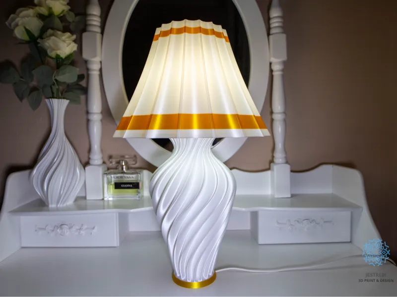 Celestia Solis 3D printed table lamp