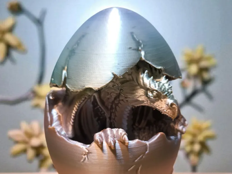 Drache im Ei
