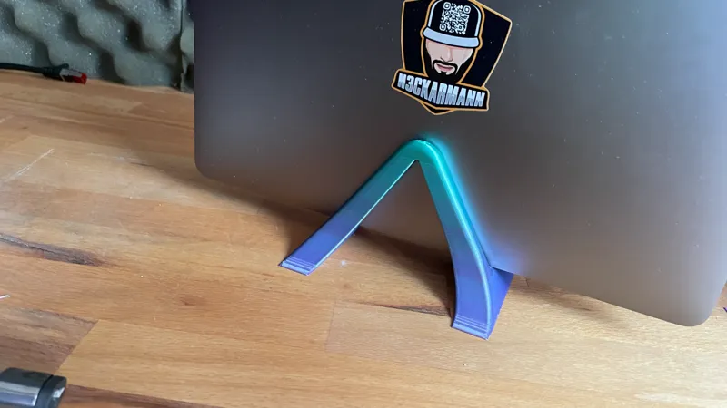 Macbook Pro 13" 2018 Vertical Stand