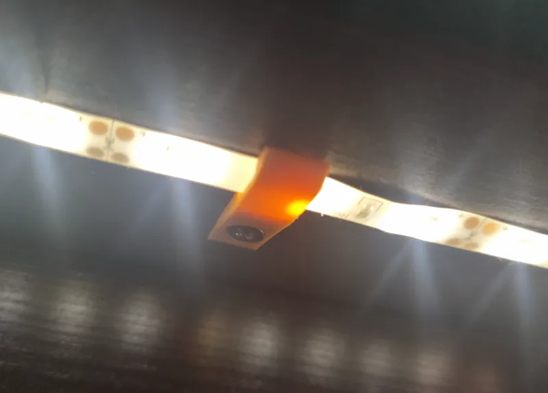 Clip vissable pour bande LED 2x7mm