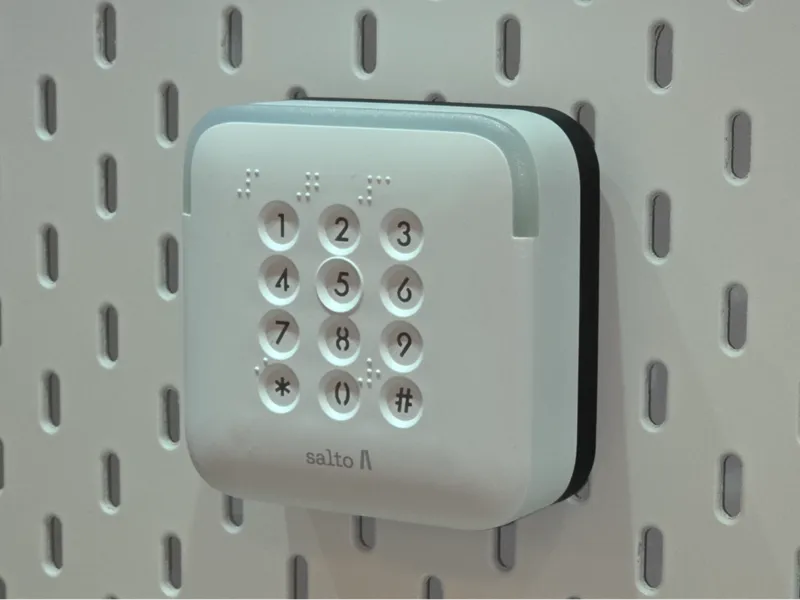Wallreader surface distance frame adapter