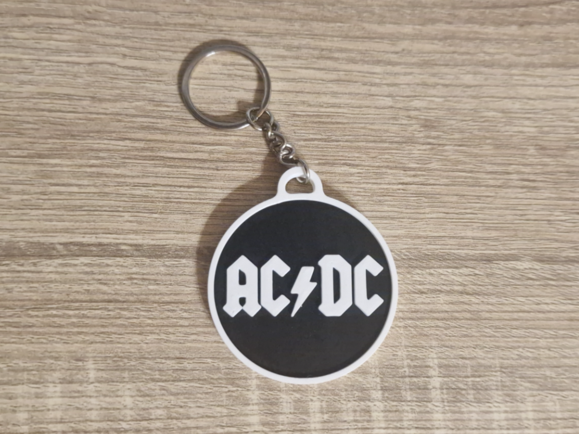 Miniatura 1 do modelo 3D AC/DC Keychain 