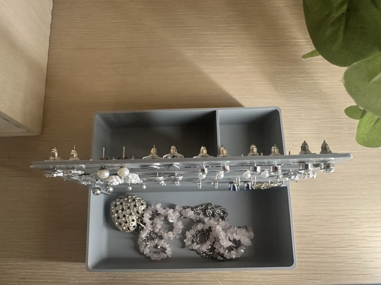 Elegant 24-Pair Earring Stand with Jewelry Tray view 4