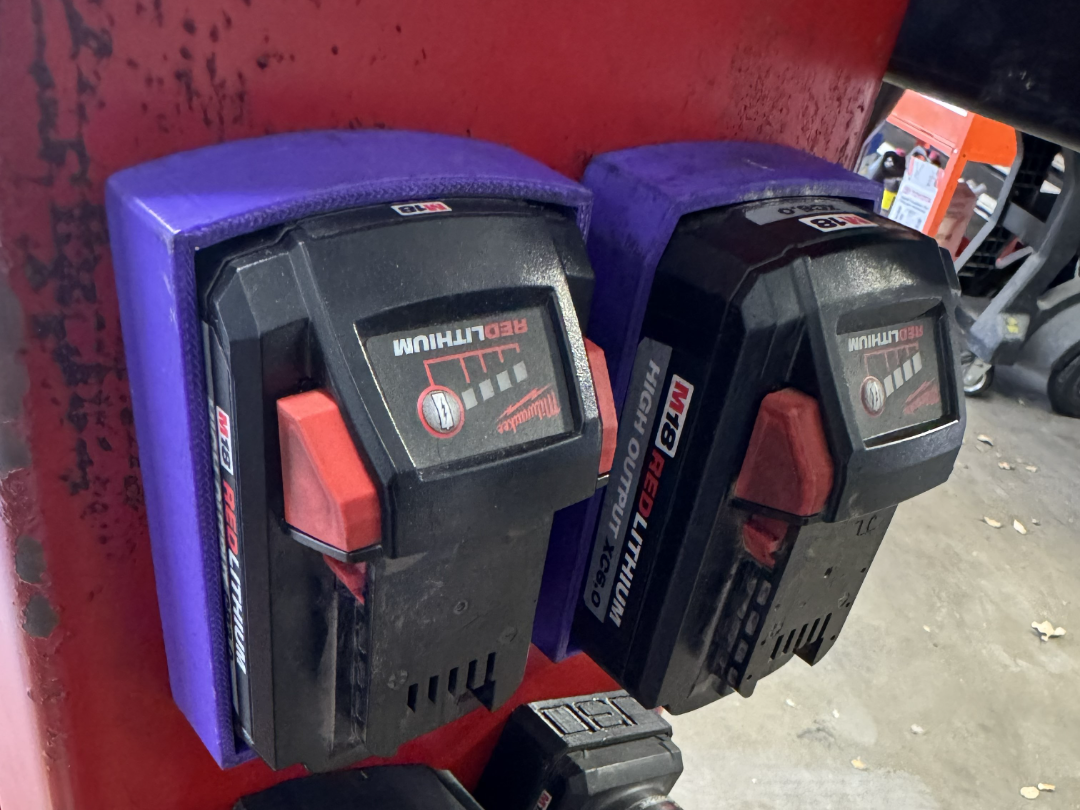 Milwaukee m18 6AH magnet battery case  