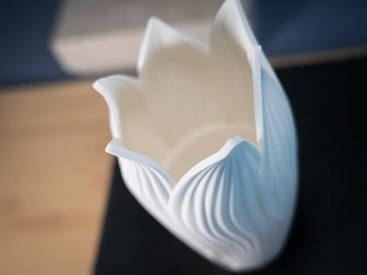 Leaves Vase Design Decor view 2