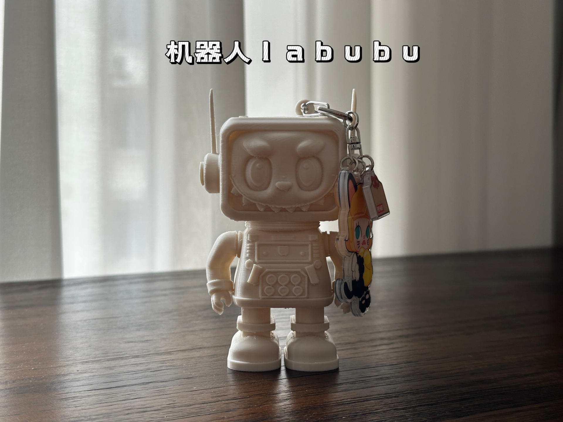 Robot Square Face Labubu Anahtarlık deliğine sahip bir çanta asılı dekorasyon olarak kullanılabilir