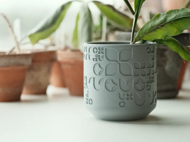 Plant pot with geometric pattern