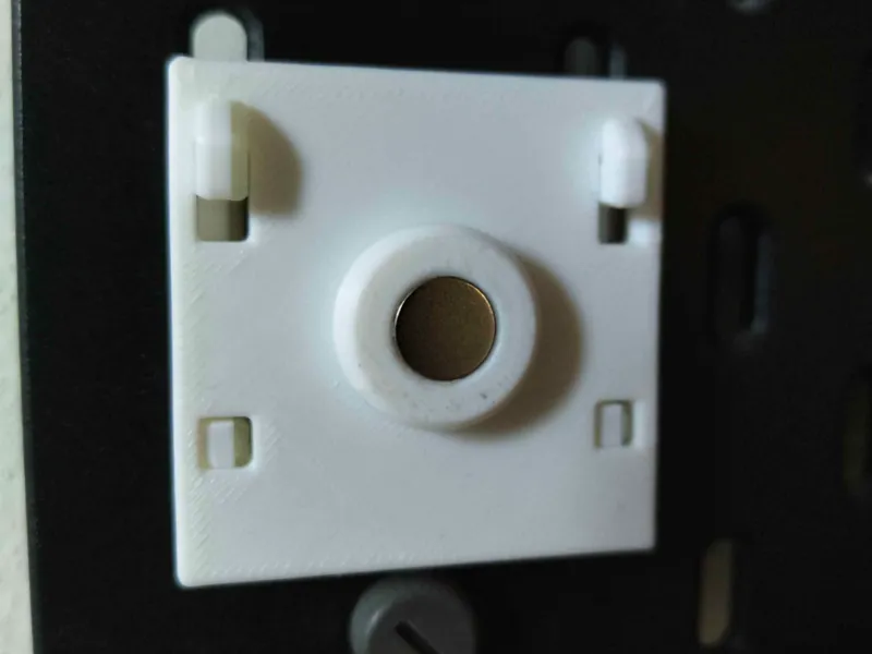 Skadis Magnetic Scraper Holder