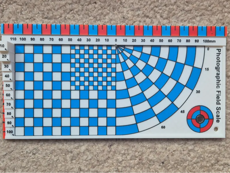 Photographic field scale for geography studies