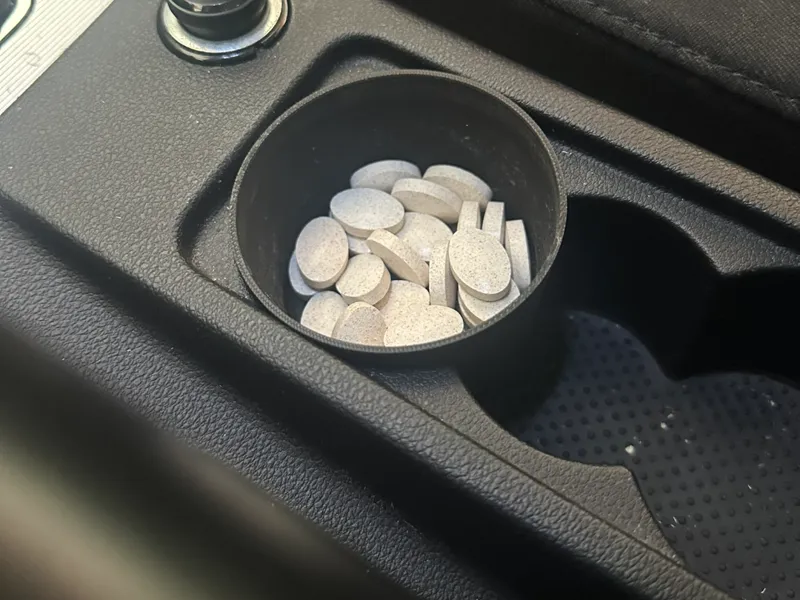 Mini box with cover for the car