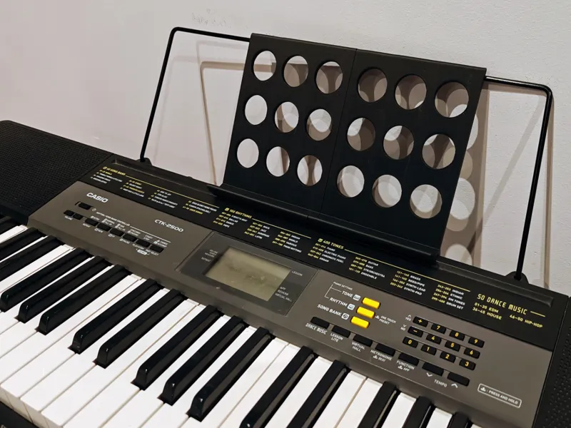 Soporte atril de música teclados Casio serie CTK