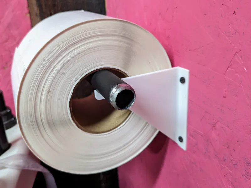 Wall mounted roll holder 4x6 thermal labels 940
