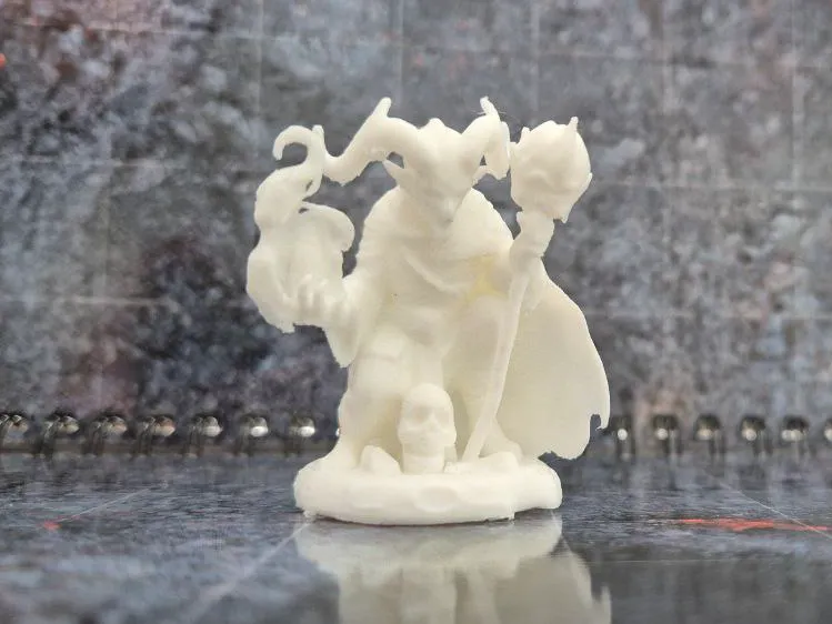 Figurine de sorcier tiefling maléfique DnD