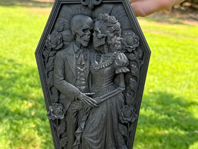 Skeleton Coffin Couple